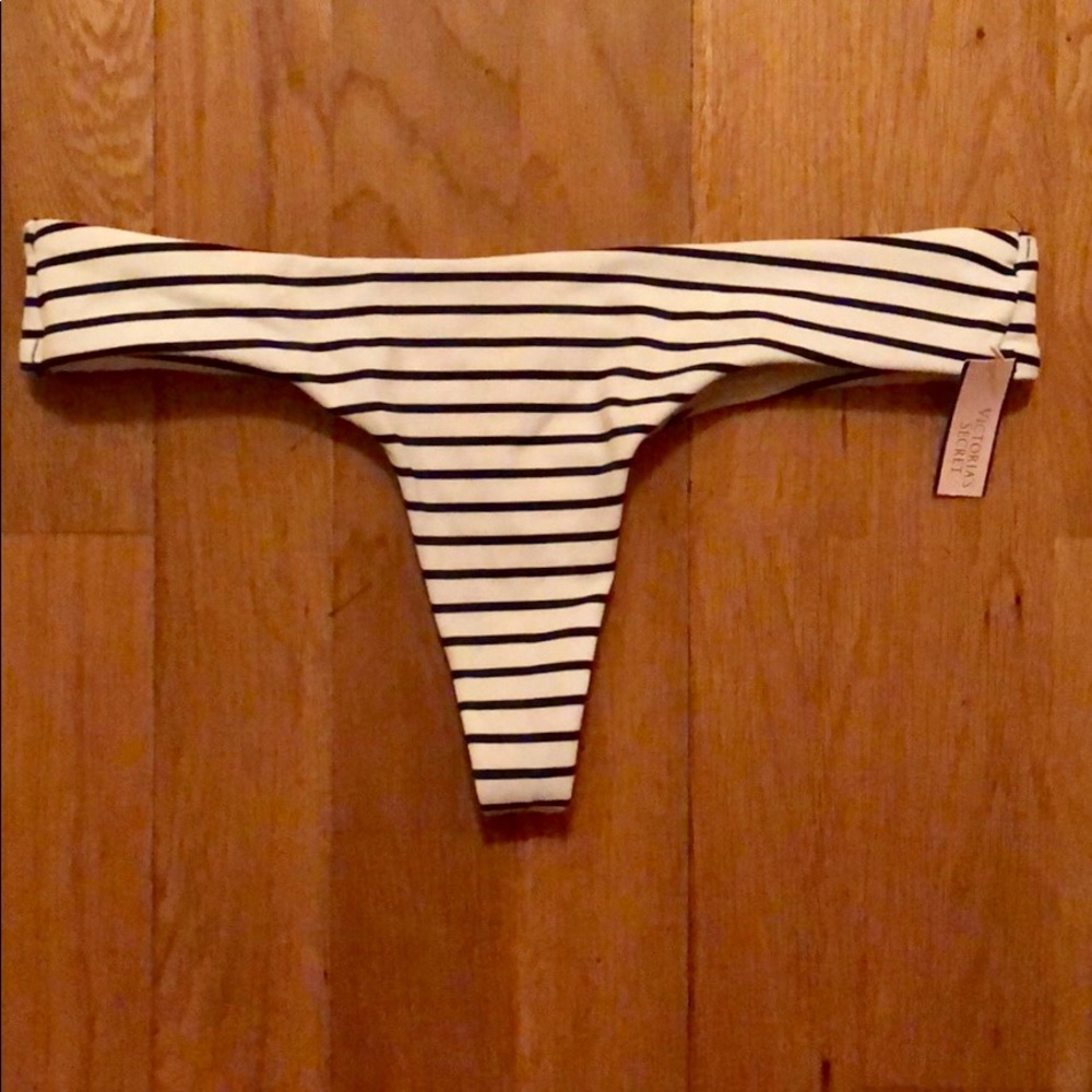 Victoria’s Secret thong bikini